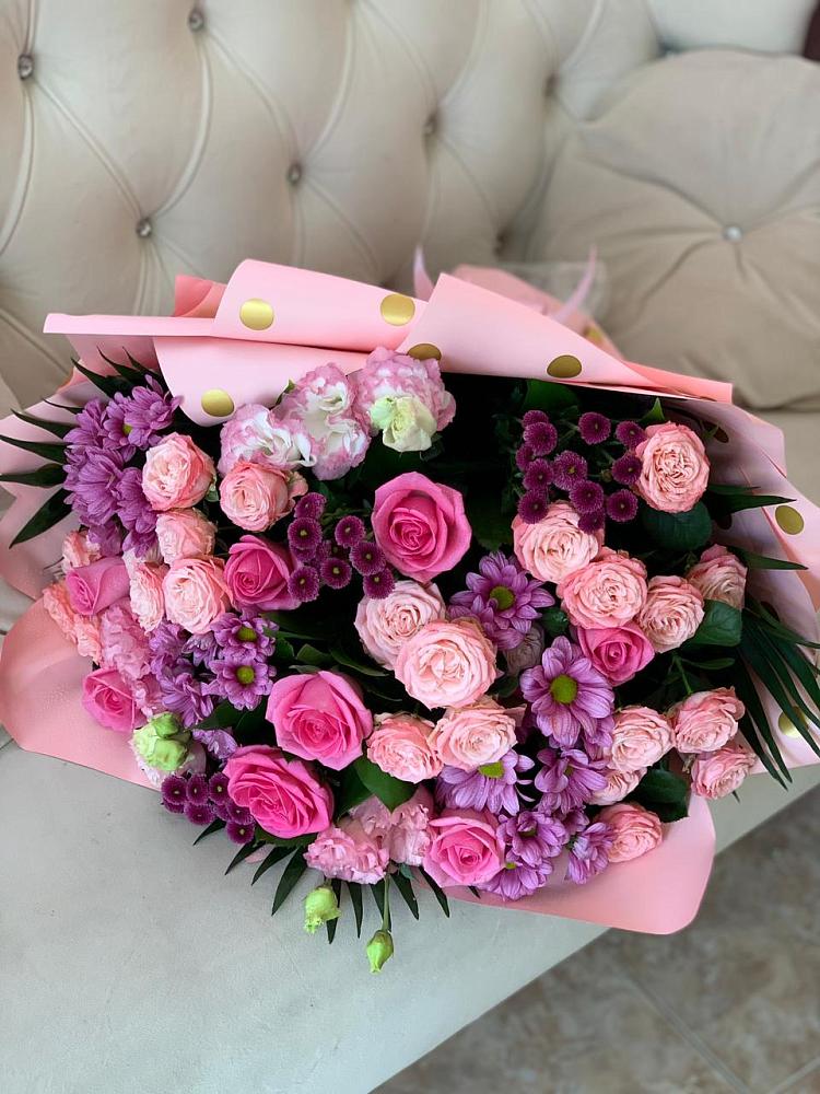 Букет цветов из: Хризантемы, Розы и Лизиантусы в Новый Милет