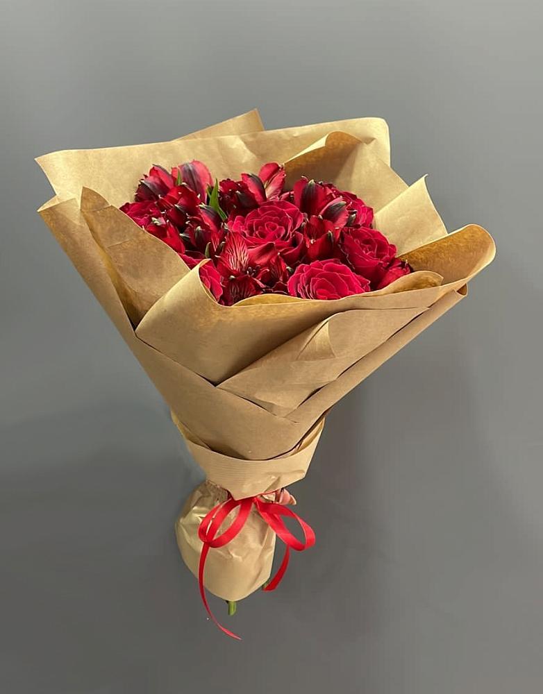 Букет цветов из: Альстромерии и Розы в Новый Милет