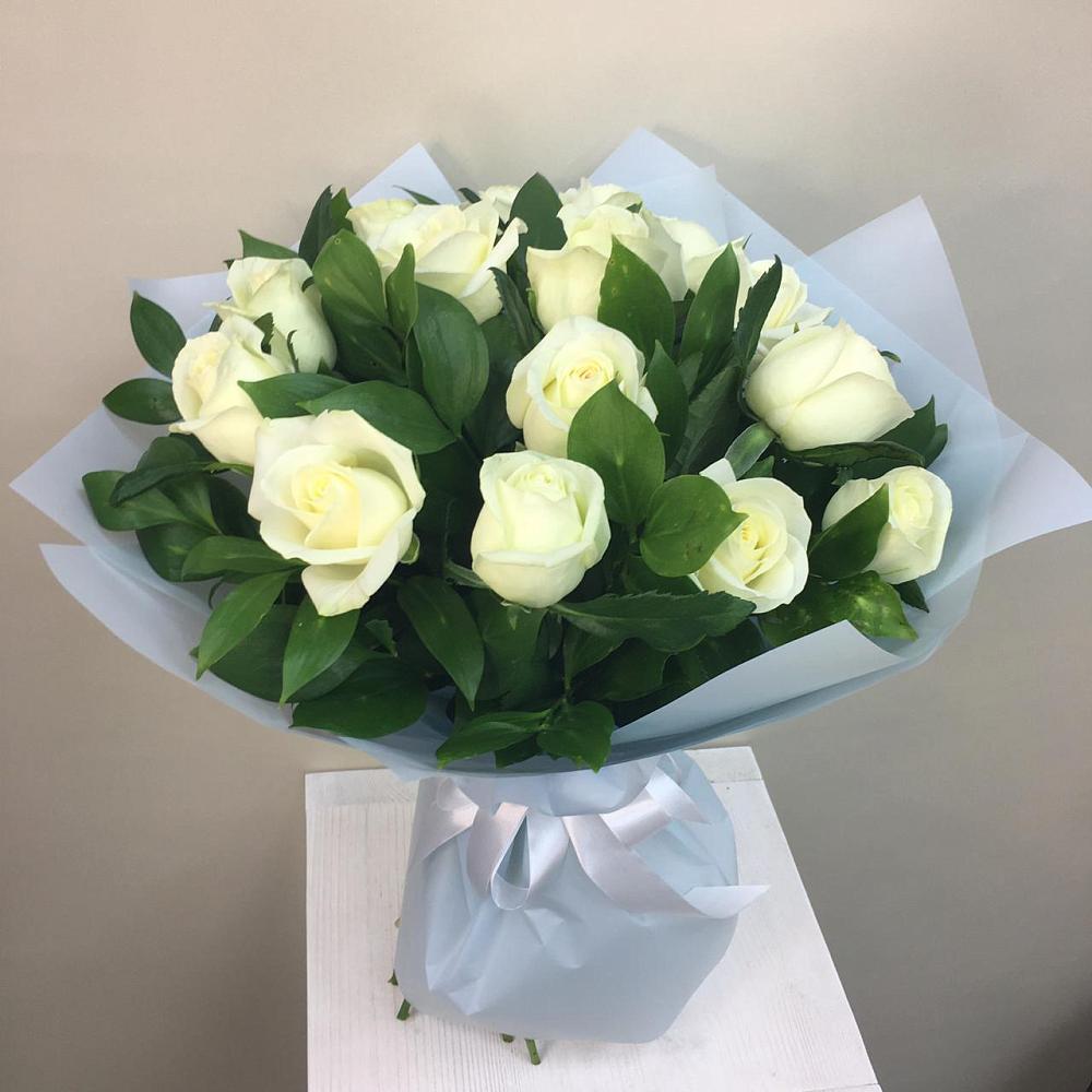 Букет 15 Белых роз Проуд в Новый Милет