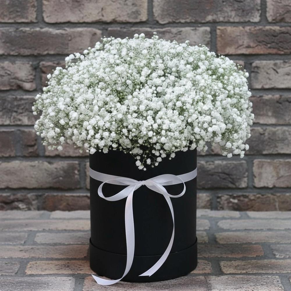 Цветочная композиция из Гипсофила в шляпной коробке в Новый Милет