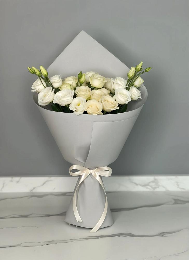 Букет цветов из: Розы и Лизиантусы в Новый Милет