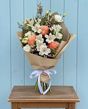 Букет цветов из:  Альстромерии, Лизиантусы, Розы и Хризантемы в Новый Милет