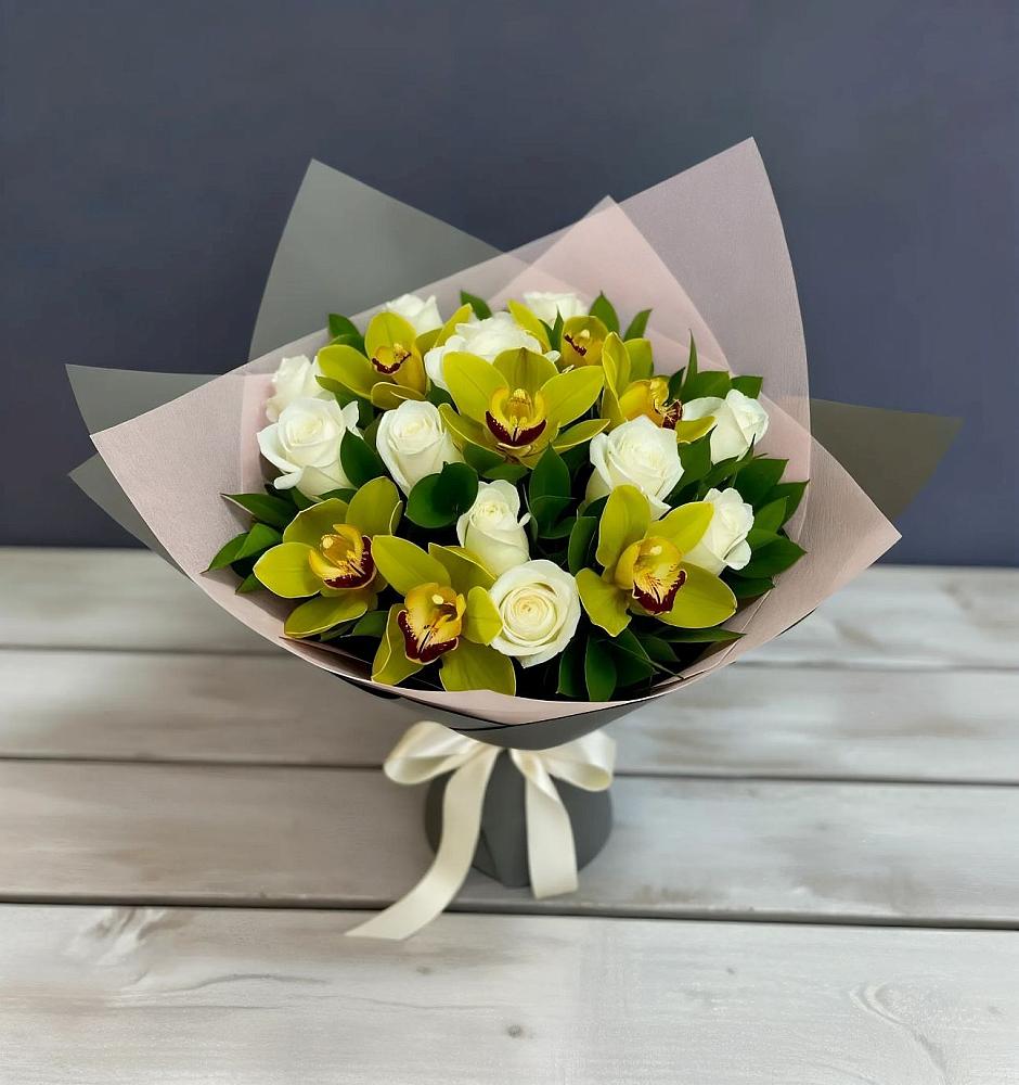 Букет цветов из: Орхидеи и Розы в Новый Милет