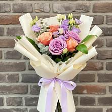 Букет цветов из:  Лизиантусы и Розы в Новый Милет
