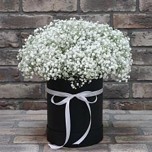 Цветочная композиция из Гипсофила в шляпной коробке в Новый Милет