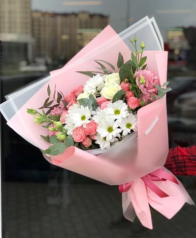 Букет цветов из: Розы, Лизиантусы и Хризантемы в Новый Милет