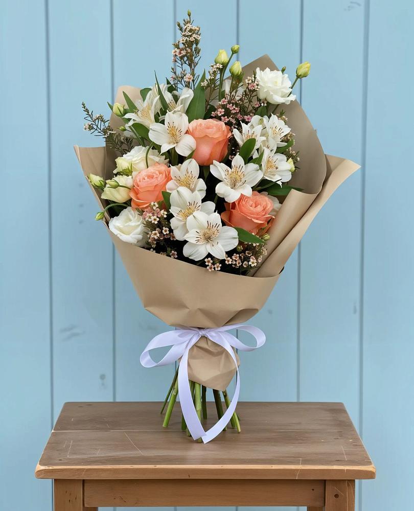 Букет цветов из: Альстромерии, Лизиантусы, Розы и Хризантемы в Новый Милет